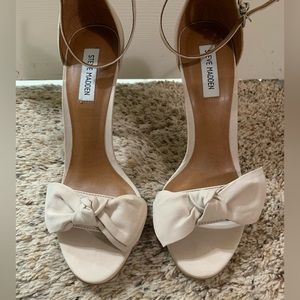Steve Madden Julia blush nubuck bow heels. Size 10.